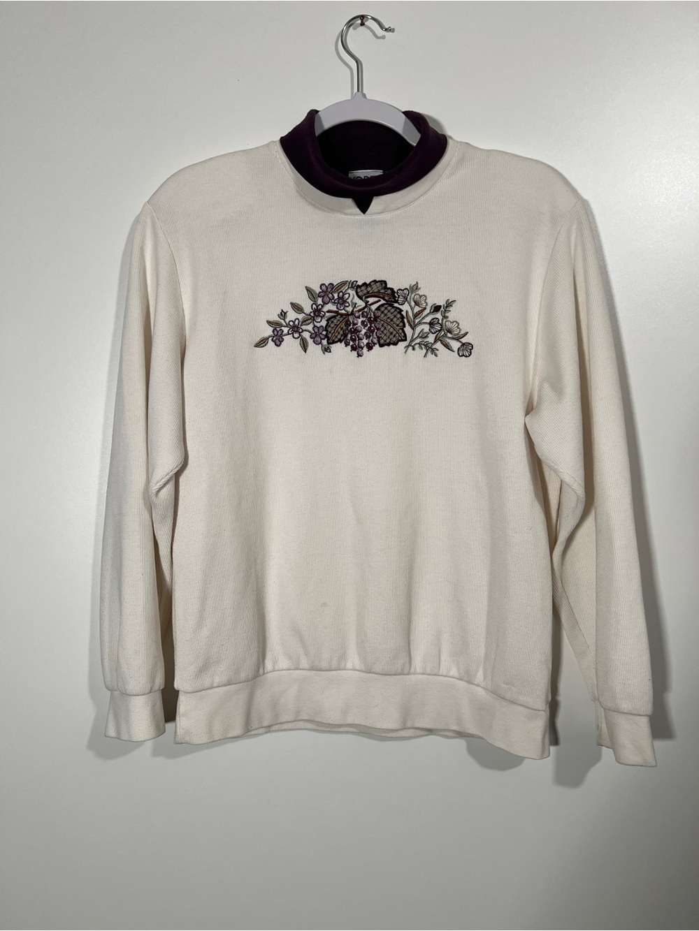 Vintage Koret Turtleneck Sweatshirt Grape Vine Embroidery Sz Small Shoulder Pads